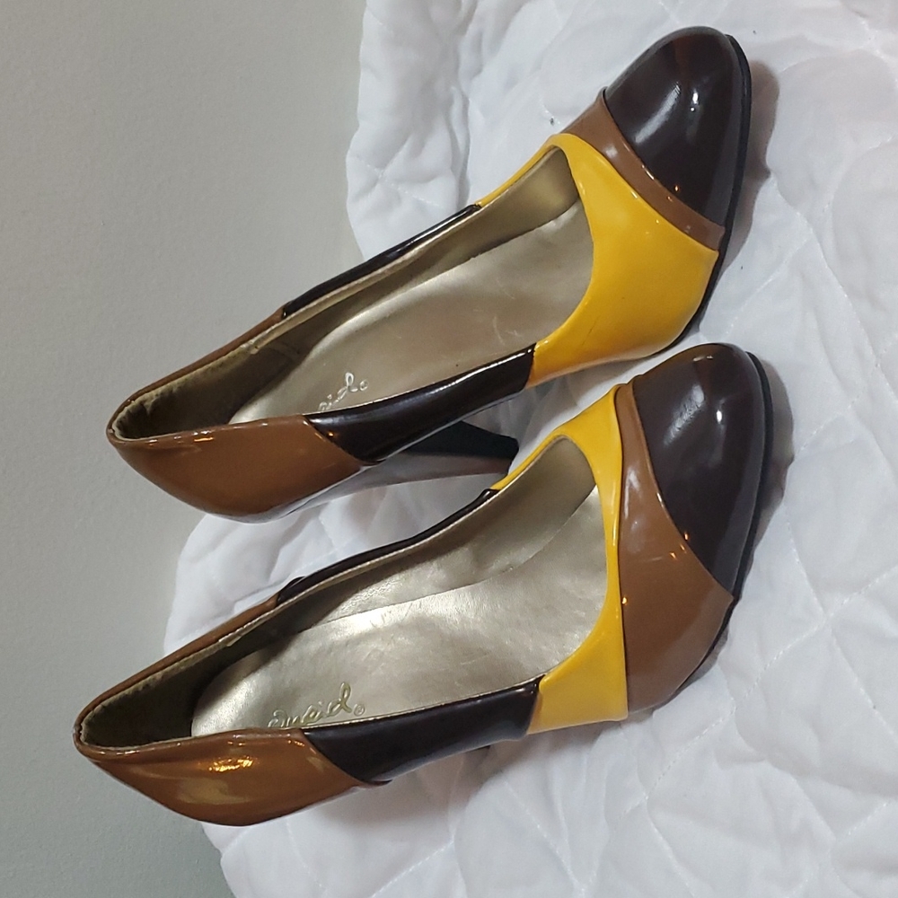Colorblock chunky heel shoe